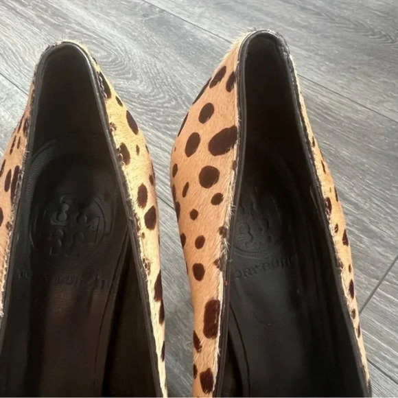 Tory Burch Women's Brown and Tan Courts - Picture 12 of 12